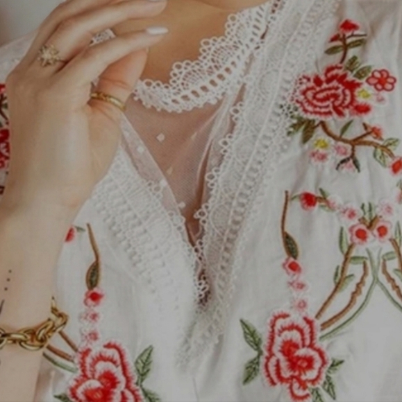 NEW!!! EMBROIDERY SLEEVELESS BLOUSE - SIZE S - Picture 3 of 7